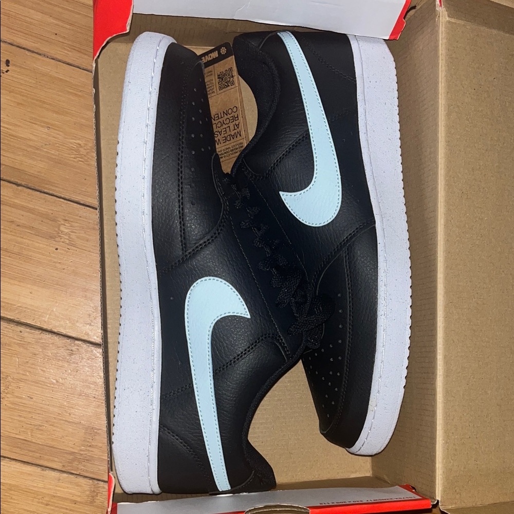 Nike Men's Black and Light Blue Sneakers